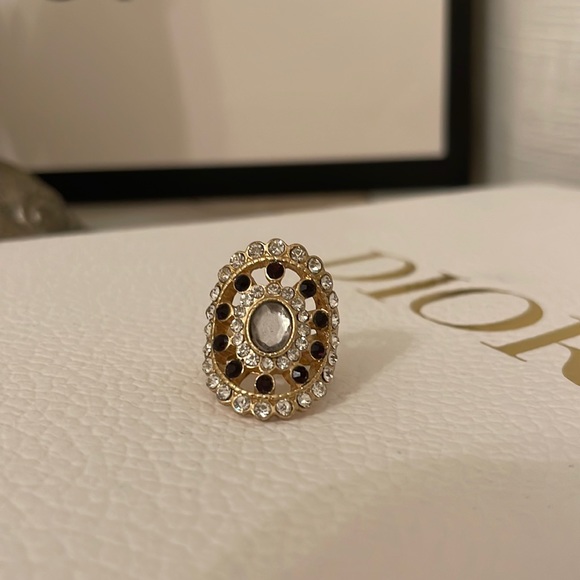 Gold and Garnet Ring - Picture 1 of 4